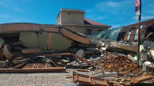 Reruntuhan ruko di Pasar Meureudu, Kabupaten Pidie Jaya