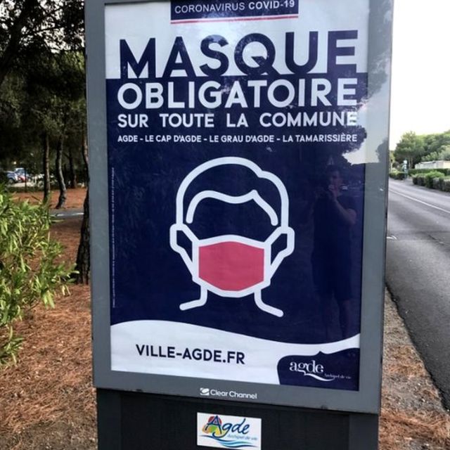 Aviso sobre uso de máscara em Agde
