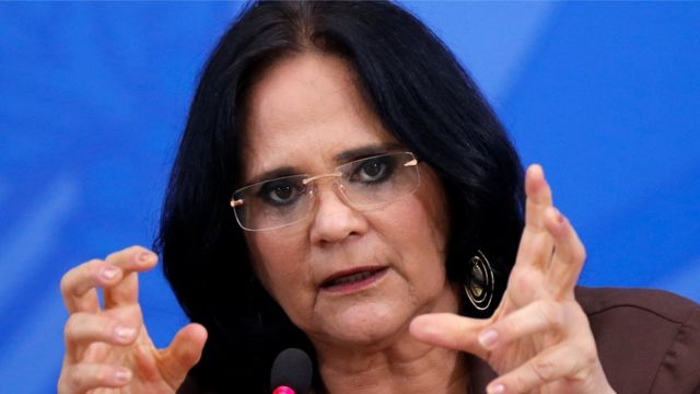 Ministra da Família, Mulher e Direitos Humanos, Damares Alves em uma conferência em Brasília