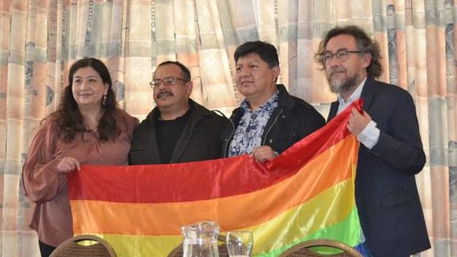La pareja en conferencia de prensa