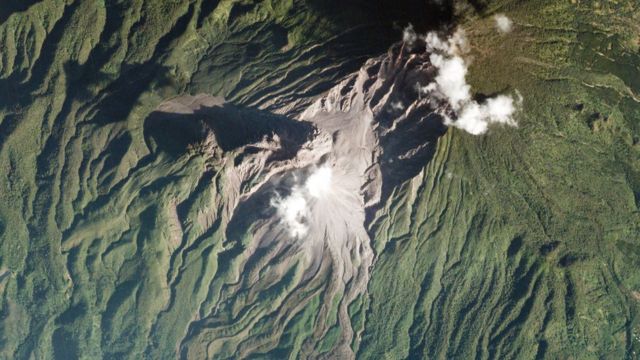 Planet利用其信鸽系列卫星每日拍摄地球面貌，例如图中的危地马拉圣玛利亚火山（Santa María）。(photo:BBC)