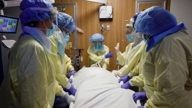 El sistema de salud de Canadá también ha estado bajo una fuerte presión por la ola actual de la pandemia.