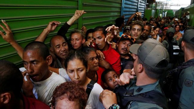Fila por comida en Venezuela