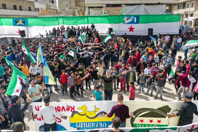تظاهرات مخالفان اسد در ادلب در حمایت از اوکراین