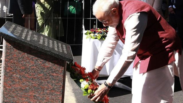 Premiê indiano deposita flores em memorial a Gandhi