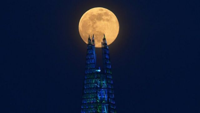 写真で見る 巨大満月 ピンクムーン 世界各地で夜空を照らす cニュース