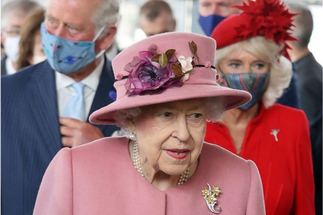 Королева Елизавета II обсудила Cop26 с сыном, принцем Уэльским Чарльзом, в ходе визита в Уэльс