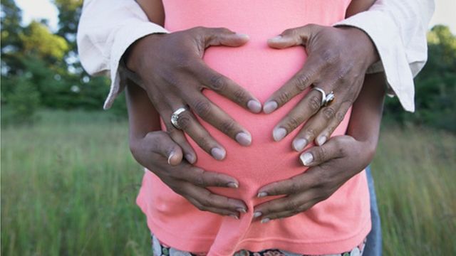 Une maman surprend en montrant son ventre de grossesse qui ne s'est jamais  arrondi 