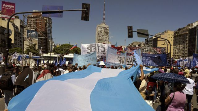 Una protesta en la Avenida 9 de Julio, en Buenos Aires.
