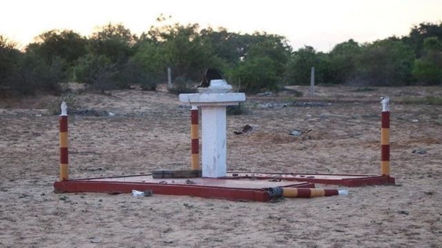 முள்ளிவாய்க்காலில் போர் நினைவேந்தல் தூபி உடைக்கப்பட்டது சமீபத்தில் சர்ச்சையை உண்டாக்கியது
