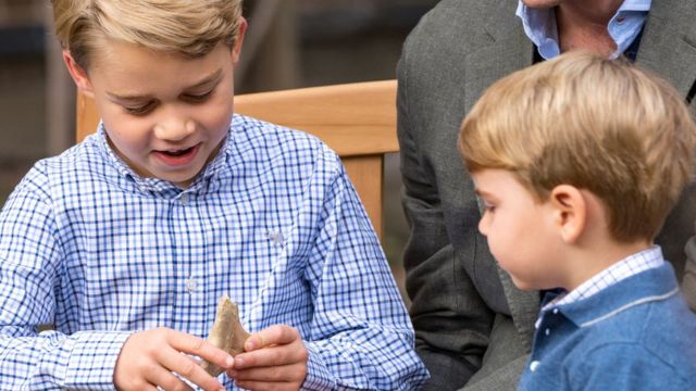 Prens George Megalodon dişini David Attebborough'dan almıştı.