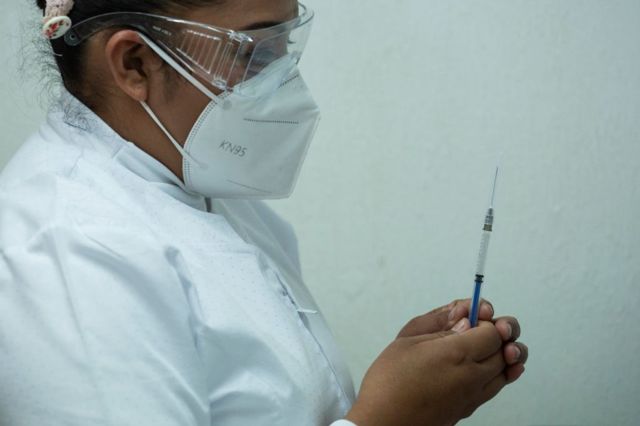Вакцина CoviShield прилетіла. Розповідаємо коротко, чим вакцинують ...