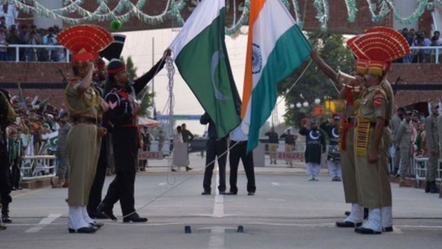 भारत और पाकिस्तान का झंडा