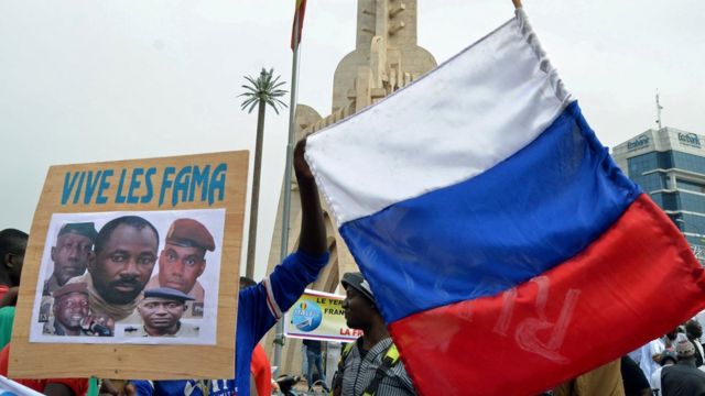 Акция в поддержку хунты в Мали
