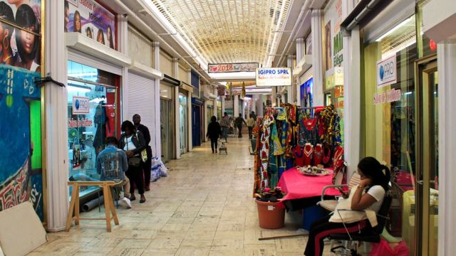 Visite Guidée à Matongé, Le Quartier Africain De Bruxelles - BBC News ...