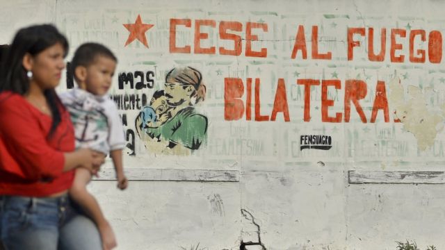 Graffiti con el texto: "Cese al fuego bilateral".