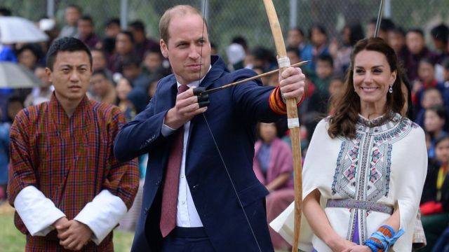 Prince William tries archery in Bhutan