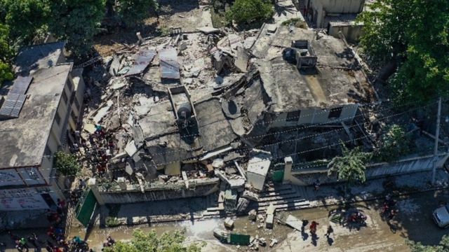 Casa derrumbada en Les Cayes, Haití tras el terremoto.