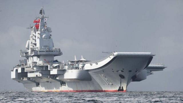 China tiene actualmente dos portaviones, el Liaoning y el Shandong, que navegaron a través del Estrecho de Taiwán en marzo.