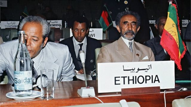 إمبراطور إثيوبيا هيلا سيلاسي في الجلسة الافتتاحية لقمة عدم الانحياز في الجزائر عام 1973.