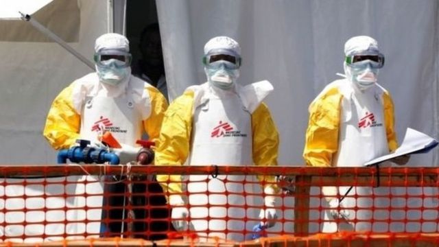 Baadhi ya Wanyarwanda hasa wanaoishi maeneo ya mpakani na DRC hivi karibuni wameanza kuhofia kusaliamiana kwa kukumbatiana au kumsalimiana kwa mkono kwa hofu ya maambukizi ya Ebola
