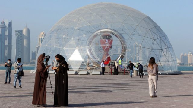 Relógio que faz contagem regressiva para a Copa do Mundo em Doha, capital do Catar