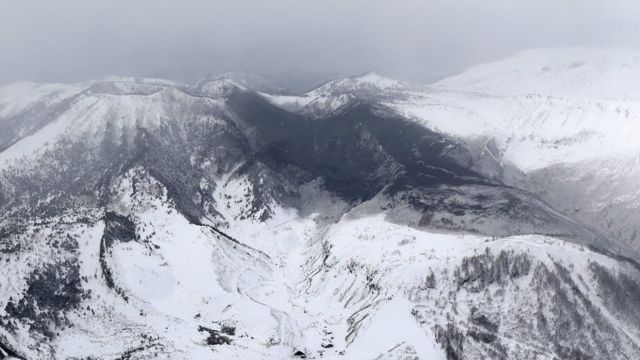 日本のスキーリゾートで雪崩と噴火 1人死亡 群馬 草津 cニュース