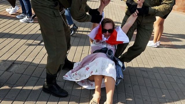 Евросоюз требует немедленно прекратить насилие над мирными демонстрантами в Беларуси