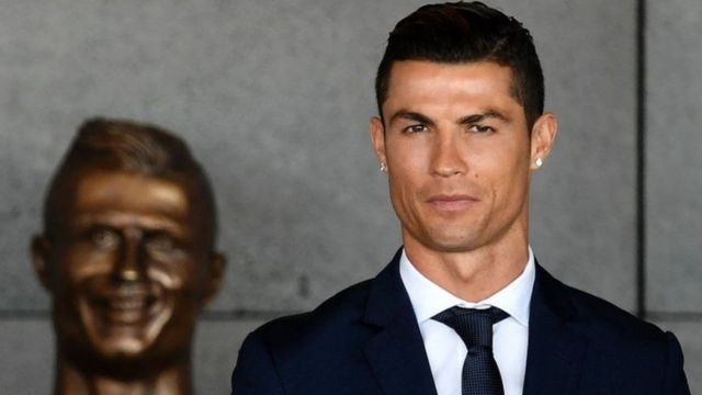 Ronaldo statue