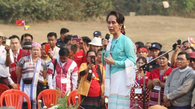 ဒေါ်အောင်ဆန်းစုကြည်ဟာ နှစ်လကျော်အတွင်း တိုင်းရင်းသားဒေသ လေးခုထက်မနည်း သွားထားပါတယ်။