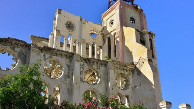 أنقاض كاتدرائية في عاصمة هايتي، بورت أو برانس