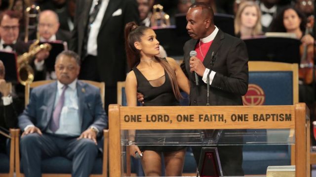 Ariana Grande fans no like di way Pastor hold her