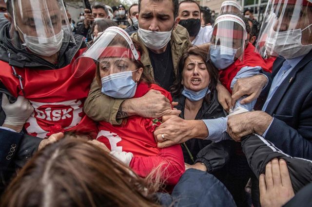 Turkish police clash with protesters