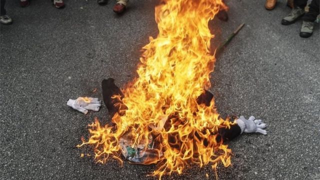 Burning effigy of Donald Trump in Kuala Lumpur (08/12/17)