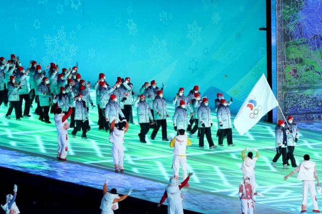 La delegación rusa se presenta como ROC (Comité Olímpico Ruso).