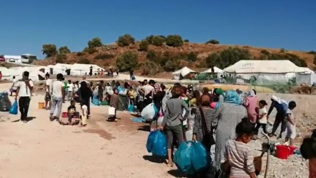 يجد اللاجئون صعوبة في الحصول على المياه والطعام