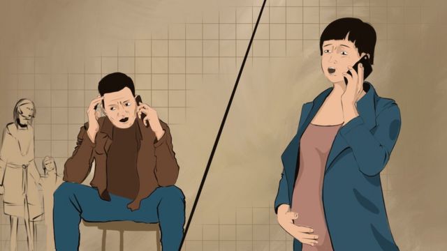 Рисунок: мужчина говорит по телефону с беременной женщиной