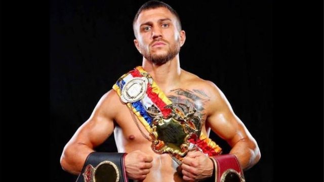 Василий Ломаченко победил и объединил два титула - BBC News Україна