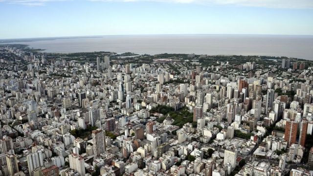 Buenos Aires se formó a orillas del Río de la Plata, que luego dio origen al nombre de Argentina.