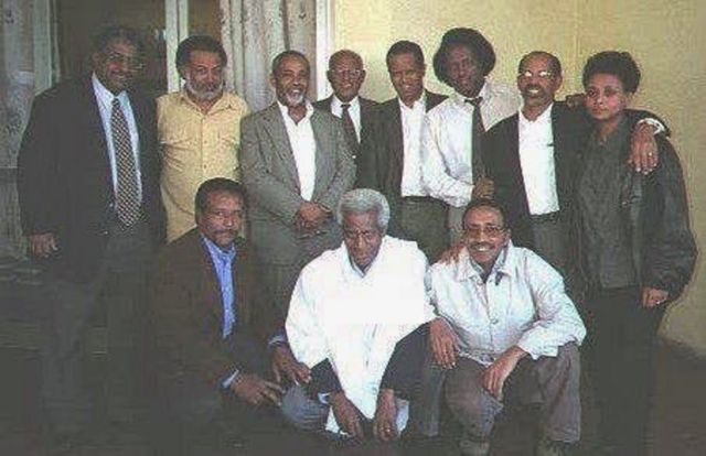 እቶም ደው ኢሎም ዘሎዉ (ካብ ጸጋም ንየማን) ሃይለ ደባስ፡ ኣሰፋው ተኸስተ፡ ካሳሁን ቸኮለ፡ ኣርኣያ ደበሳይ: ሙሴ ምስግና፡ ዳዊት መስፍን፡ ጳውሎስ ተስፋጊዮርጊስ፡ መርየም መ. ዑመር። ተንበርኪኾም ዘሎዉ (ካብ ጸጋም ንየማን) ኻልድ በሺር፡ ርእሶም ሃይለ፡ መሓመድ ኼር ዑመር