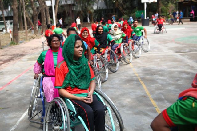 فريق كرة السلة لفتيات من ذوي الاحتياجات الخاصة في بنغلاديش.