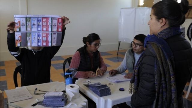 Cabine de votação na Bolívia