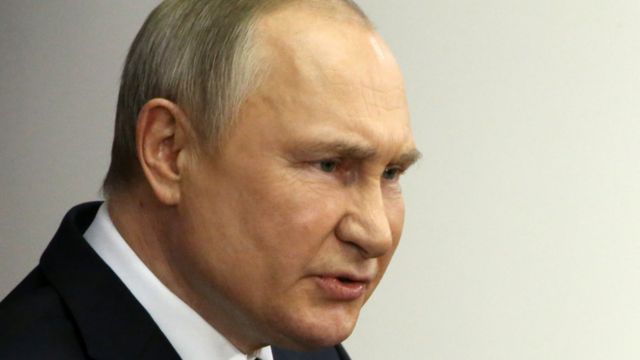 プーチン氏、他国が介入なら「電光石火の対応」 ウクライナ軍は市民「脱出」の支援訴え - BBCニュース