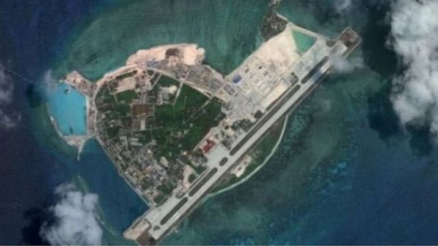 西沙群島處於中國實際控製下，歸海南省三沙市管轄。三沙市政府位於西沙群島的永興島。
