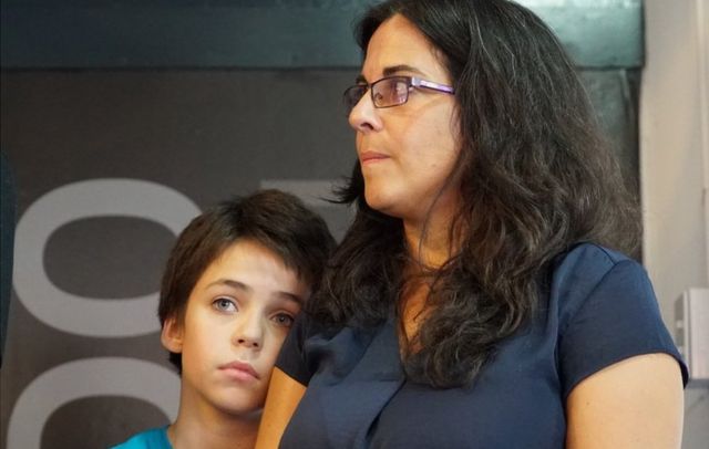 Analía Kalinec com o filho de 13 anos