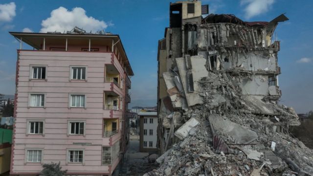 Новые землетрясения в Турции: шестеро погибших, почти 600 пострадавших ...