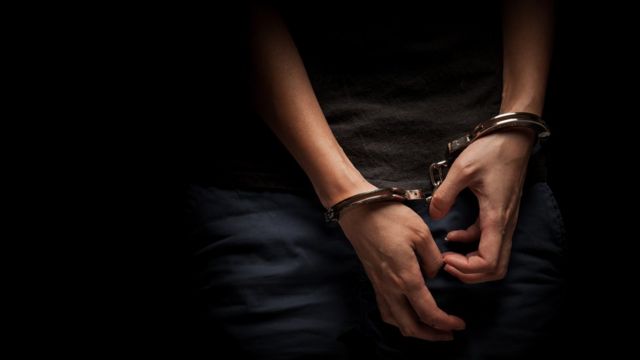 கடலூரில் மாணவியை கூட்டுப் பாலியல் வல்லுறவு செய்ததாக சக மாணவர்கள் கைது: அதிர்ச்சி சம்பவத்தின் பின்னணி என்ன?