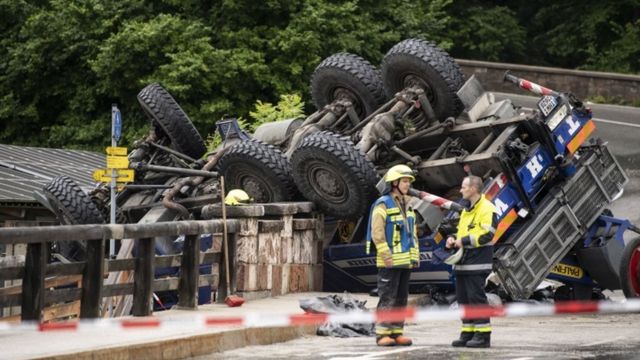 衝撃的 とメルケル首相 ドイツ洪水被災地訪れ cニュース