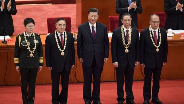 시진핑 주석이 코로나19와의 전쟁에서 큰 공헌을 한 4명에게 국가 훈장을 수여했다