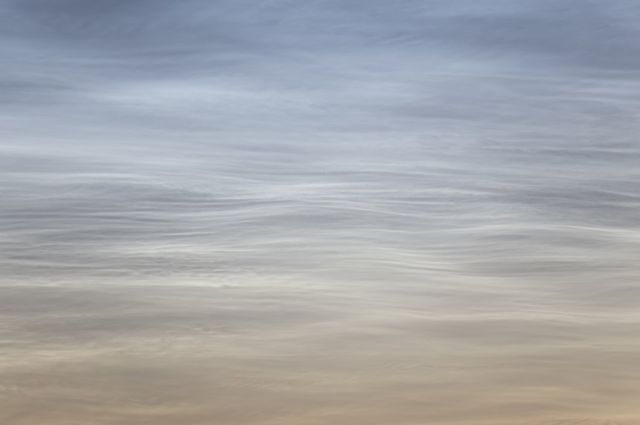 Olas silenciosas en el cielo: nube mesosférica polar de Mikko Silvola
